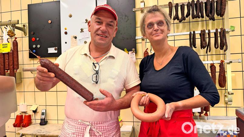 Matthias und Elke Siller betreiben in Mitterteich die letzte Pferdemetzgerei in der Region. Bild: Matthias Bäumler