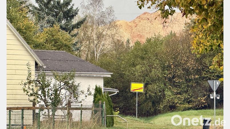 Im Osten von Schnaittenbach wächst eine Abraumhalde in die Höhe. Es wird schon gescherzt über einen "neuen Monte Kaolino". Bild: upl