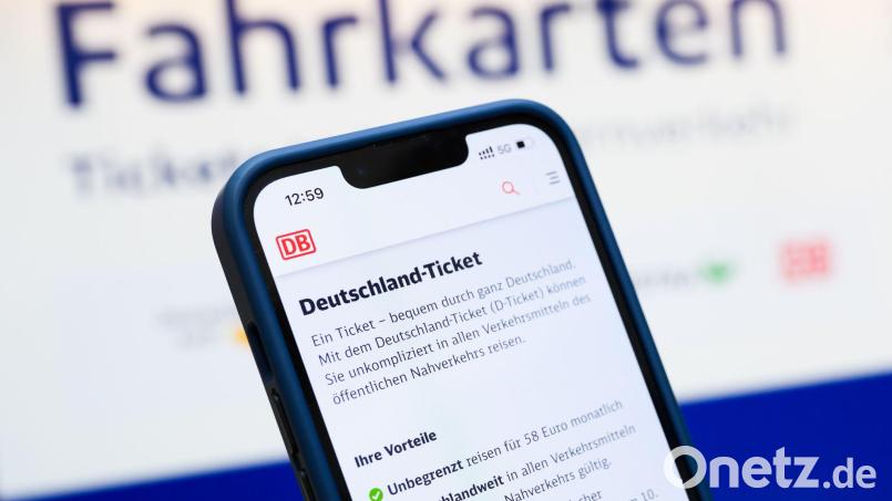 Kommt bald die kleine Schwester des Deutschlandtickets? (lllustration) Bild: Julian Stratenschulte/dpa