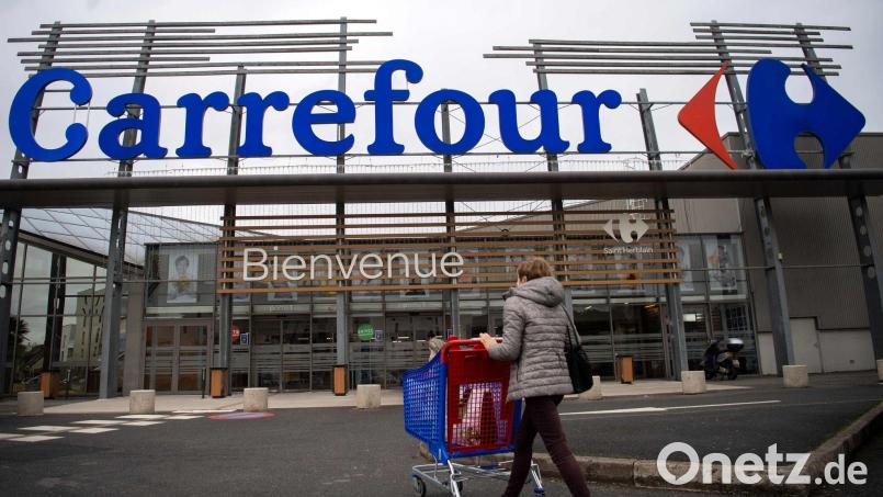 Der Supermarktkette Carrefour machen die Unruhen in Frankreich zu schaffen (Archivbild) Bild: Loic Venance/AFP/dpa