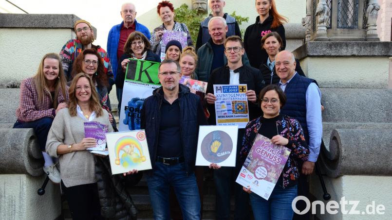 Insgesamt 39 Stationen prägen den diesjährigen "Kunstgenuss bis Mitternacht". Ein Teil der Mitwirkenden präsentierte am Dienstagvormittag das Programm. Bild: Helmut Kunz