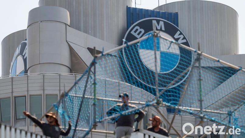 Keine drei Wochen, nachdem Zehntausende BMW-Mitarbeiter in Deutschland ihre Abfindungsangebote bekommen haben, schließt der Autohersteller das Programm. (Archivbild) Bild: Peter Kneffel/dpa
