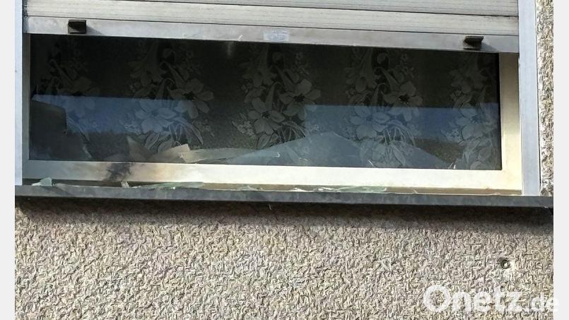 Spuren am Fensterbrett zeugen vom SEK-Einsatz am vergangenen Donnerstag. Bild: san
