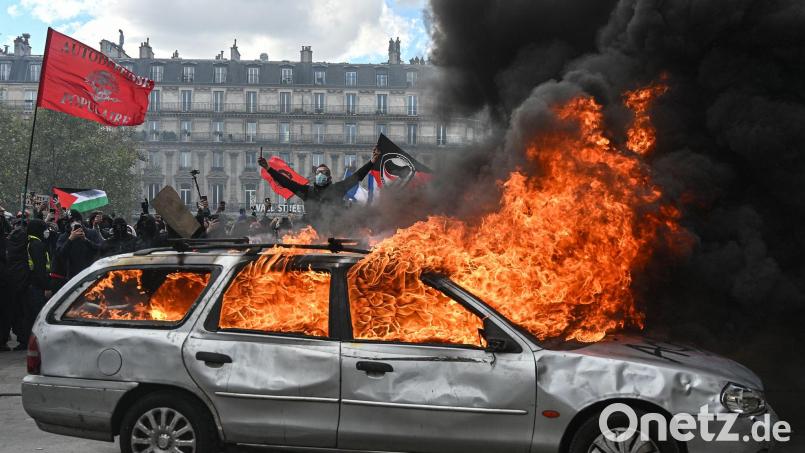 In Frankreich ist die Lage nicht nur in der Hauptstadt eskaliert - Bayerns Innenminister Joachim Herrmann (CSU) warnt davor, dass sich derartige Entwicklungen auch bis nach Deutschland durchsetzen könnten. (Archivbild) Bild: Julien Mattia/Le Pictorium via ZUMA Press/dpa
