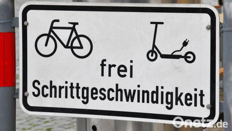 Noch sind Räder und Pedelecs in der Amberger Innenstadt erlaubt – doch das könnte sich bald ändern. Eine spezielle Kontrollaktion der Polizei stellte etliche Verstöße von Fahrer solcher Gefährte fest. Symbolbild: Petra Hartl