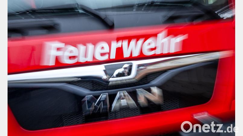 Bei einem Brand in einem Mehrfamilienhaus im Landkreis Bamberg ist ein 64-Jähriger schwer verletzt worden. (Symbolbild) Bild: Jens Büttner/dpa
