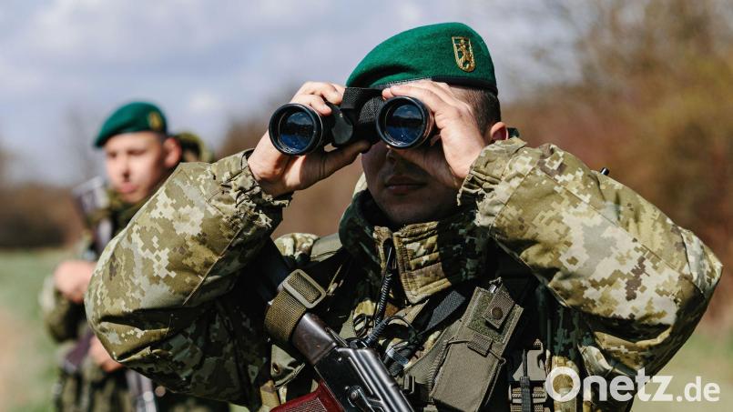Täglich werden wehrpflichtige Männer an der Flucht aus dem Kriegsland Ukraine gehindert. (Illustration) Bild: -/Ukrinform/dpa