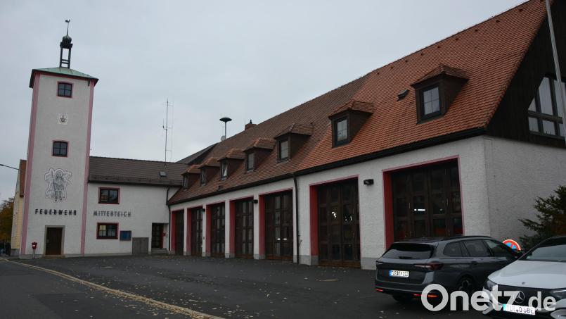 Das Feuerwehrgerätehaus in Mitterteich wurde 1951 erbaut und platzt aktuell aus allen Nähten. Bild: Josef Rosner