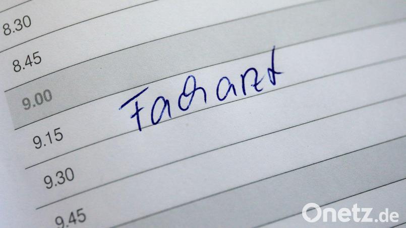 Einen Facharzttermin zu bekommen, ist oft schwierig. (Illustration) Bild: Jens Wolf/dpa-Zentralbild/dpa