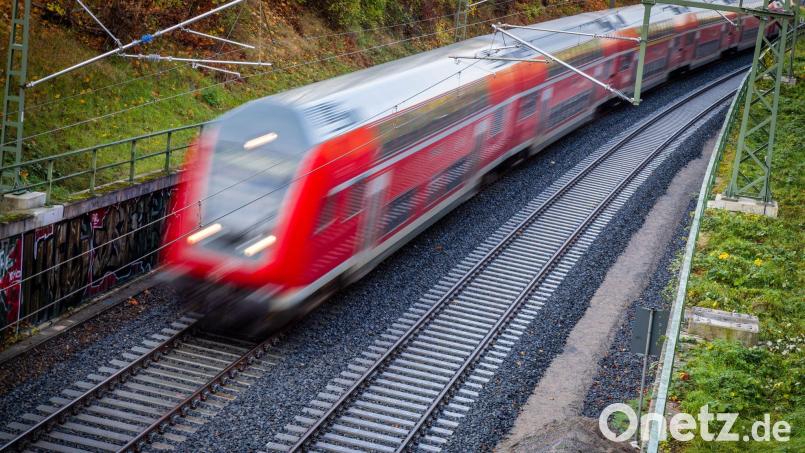 Die DB Region hat auf der Linie München–Hof zuletzt besser abgeschnitten. Archivbild: Jens Büttner/dpa