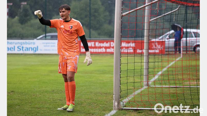 Der Trabitzer Torwart Paul Fischer will im Auswärtsspiel beim SV Kulmain seinen Kasten sauber halten und einen Sieg bejubeln. Bild: Dieter Jäschke