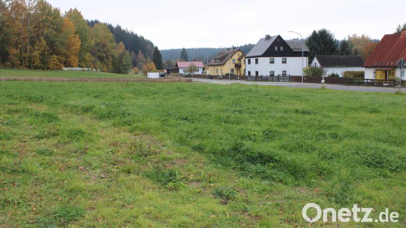An der Neusorger Straße in Ebnath plant der Landkreis Tirschenreuth, einen neuen Stützpunkt für den Winterdienst zu bauen. Bild: Josef Söllner