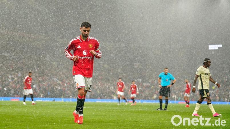 Bruno Fernandes kritisierte die Taktik von Trainer Michael Carrick. (Archivbild) Bild: Dave Thompson/AP/dpa