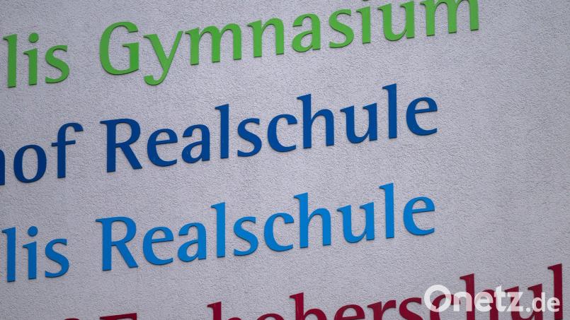 Die Auswirkungen der frühen Trennung nach der vierten Klasse auf den Bildungserfolg waren Thema im Landtag (Symbolbild) Bild: Peter Kneffel/dpa