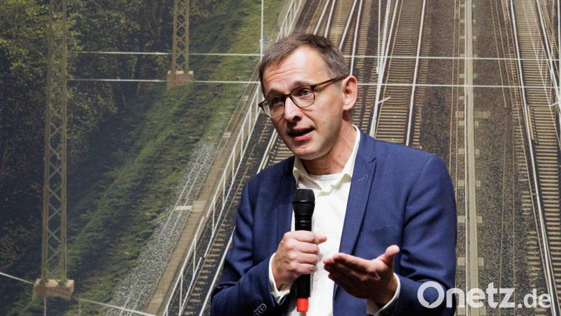 Der Chef der DB InfraGo, Philipp Nagl, hofft auf mehr Pünktlichkeit nach der Sanierung besonders heikler Strecken ab 2029. (Archivbild) Bild: Carsten Koall/dpa