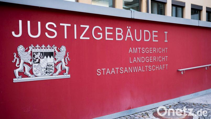 Die Coburger Staatsanwaltschaft ermittelt gegen einen Mediziner. (Symbolbild) Bild: Daniel Vogl/dpa
