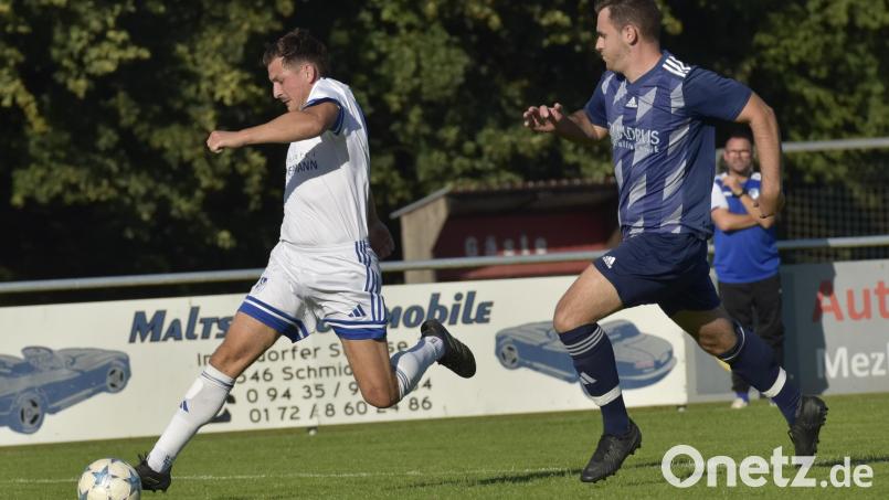 Der FC Schmidgaden (rechts) lief in den letzten Spielen oft hinterher. Seit sechs Spielen ist die Mannschaft sieglos. Am Sonntag geht es nach Oberviechtach. Bild: Hans Mark