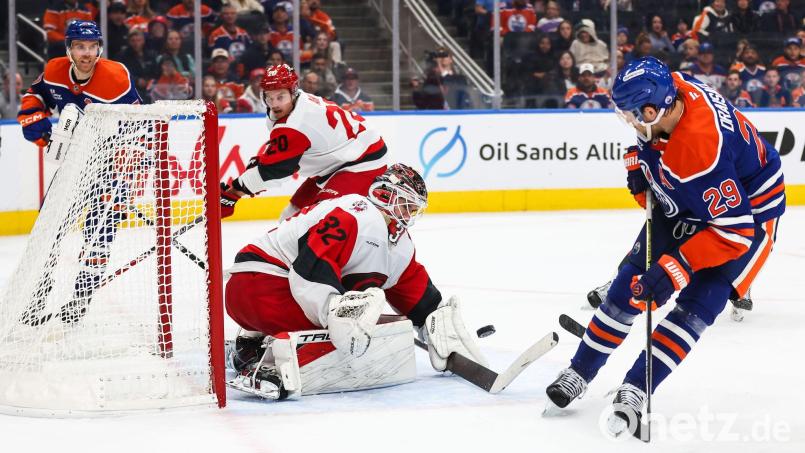 Leon Draisaitl (r.) steuerte fünf Scorerpunkte zum Oilers-Sieg bei. Bild: Codie McLachlan/The Canadian Press/AP/dpa