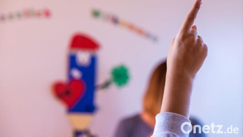 Ein Mangel an Plätzen im Förderzentrum darf nicht dazu führen, dass ein Kind mit dem Förderschwerpunkt geistige Entwicklung ohne adäquate Beschulung bleibt. Dies ist in der UN-Behindertenrechtskonvention und der bayerischen Gesetzgebung festgeschrieben. Symbolbild: Jens Büttner/dpa