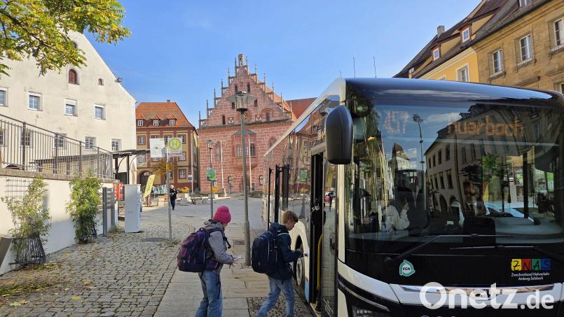 Künftig kann man ohne Umstieg in Auerbach mit dem Bus von Sulzbach-Rosenberg bis nach Pegnitz fahren: Der Zweckverband Nahverkehr vereint dafür die bisherigen Buslinien 450 und 457 zur neuen Hauptlinie 450. Bild: tgf