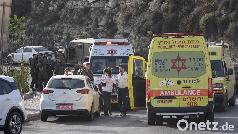 Nach einem Angriff im Westjordanland bereitet Israel eine mögliche Abriegelung des Palästinensergebietes vor. Bild: Mahmoud Illean/AP/dpa