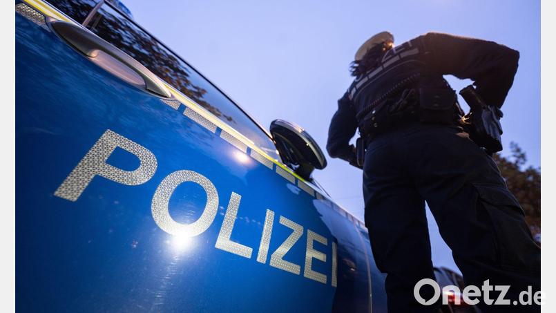 Bei einem Streit in einer Wohnung im Münchner Stadtteil Ramersdorf-Perlach soll ein 22-Jähriger einen Gleichaltrigen mit einer Machete verletzt haben. (Symbolbild) Bild: Marijan Murat/dpa