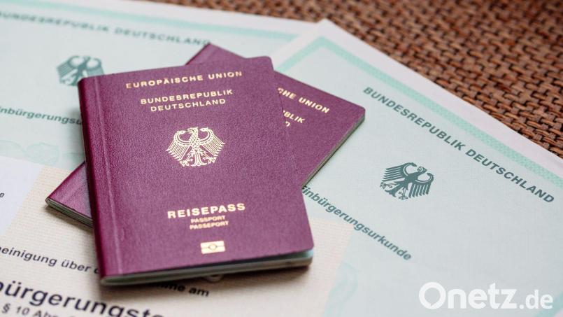 Staatsanwaltschaft und Polizei Aschaffenburg ermitteln im Zusammenhang mit mutmaßlich gefälschten Sprachzertifikaten. (Symbolbild) Bild: Fernando Gutierrez-Juarez/dpa