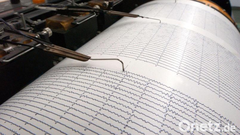 Ein Seismograph zeichnet Erdbeben auf. Ein Beben der Stärke 3,3 war auch im Landkreis Schwandorf zu spüren. Symbolbild: Kasper Jan-Peter/dpa