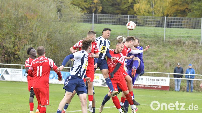 Das war der Treffer zum 2:1 für den SV Raigering durch Christian Dowridge nach einer Ecke. Der Aufsteiger aus Raigering gewann das wilde Derby am Ende mit 3:2 gegen Inter Bergsteig. Bild: Hubert Ziegler