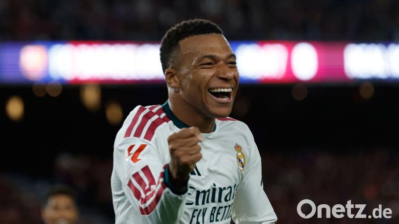 Kylian Mbappé entschied den Clásico beim FC Barcelona. Bild: Joan Monfort/AP/dpa