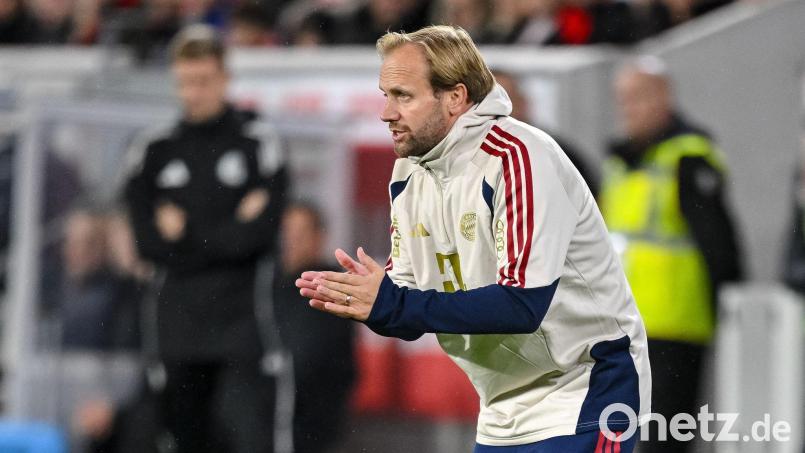 Bekam nach dem 3:1 in Freiburg eine Nachricht von seinem Chef Vincent Kompany: Bayerns Co-Trainer Aaron Danks. Bild: Harry Langer/dpa