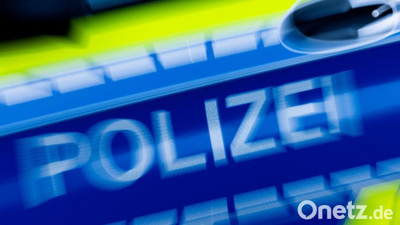 Mit gefährlicher Fahrweise fiel am Samstag ein alkoholisierter Autofahrer auf der A93 bei Regensburg auf. Die Polizei bittet um Zeugenhinweise. Symbolbild: Rolf Vennenbernd/dpa