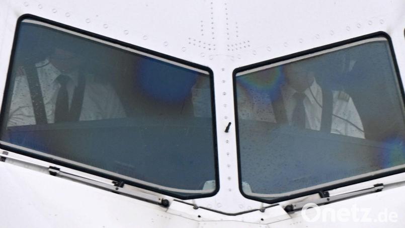 Sekundenschlaf und Dauermüdigkeit sind Probleme für viele Piloten und Pilotinnen. (Archivbild) Bild: Felix Hörhager/dpa