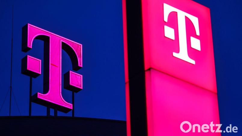 Die Telekom darf in ihrem Mobilfunknetz die Netzanzeige nicht durch einen Werbeslogan ersetzen, hat das Landgericht Köln entschieden. (Symbolbild) Bild: Oliver Berg/dpa