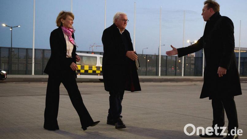 Steinmeier brach am frühen Morgen nach China auf. Bild: Katharina Kausche/dpa
