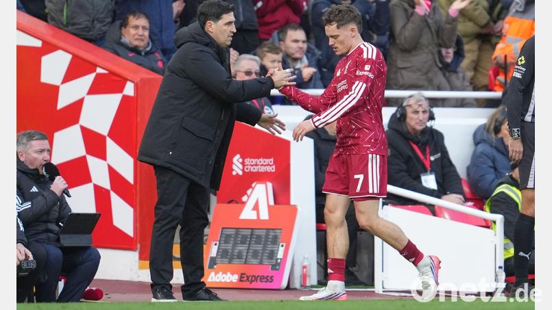Florian Wirtz verlässt verletzt das Feld. Bild: Jon Super/AP/dpa