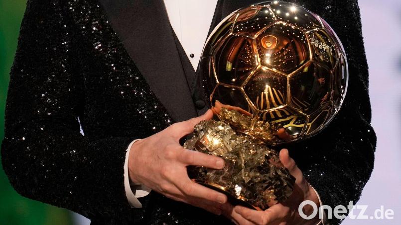 Verwirrung um den Ballon d'Or: Wurde der Sieger vorab bekanntgegeben? (Archivbild) Bild: Christophe Ena/AP/dpa