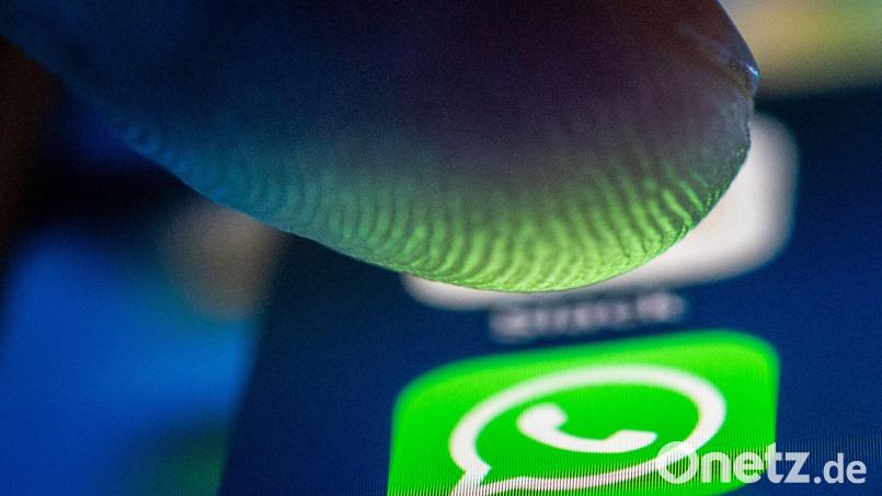 Sie haben ein WhatsApp-Konto? Gut. Dann können sie nun andere ohne Konto per Link zu Anrufen einladen. (zu dpa: „WhatsApp führt Gastanrufe ein: Mitreden auch ohne Konto“) Bild: Zacharie Scheurer/dpa-tmn