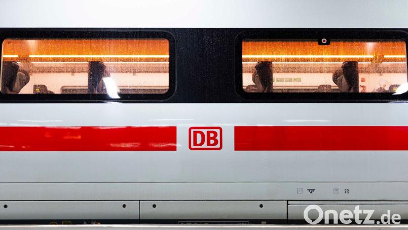 Für hundert Euro im ICE zu fünft durch Deutschland und zurück - damit will die Bahn bei Familien punkten. (Archivbild) Bild: Michael Matthey/dpa