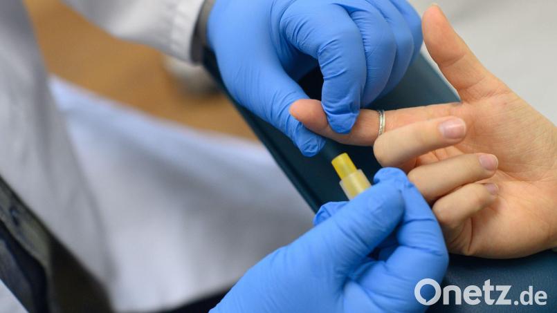 Mit einem Bluttest kann festgestellt werden, ob jemand mit HIV infiziert ist. Symbolbild: Klaus-Dietmar Gabbert/dpa-Zentralbild/ZB