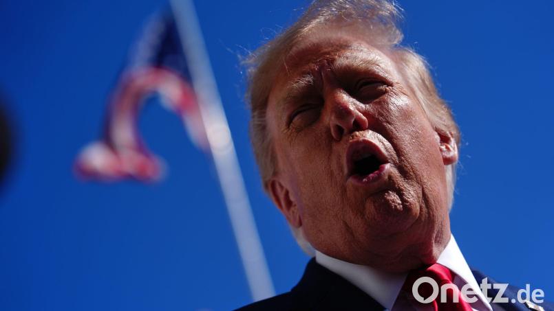 Trump will schon seit Wochen, dass alle „Superintelligenz“ statt KI sagen. (Archivbild) Bild: Julia Demaree Nikhinson/AP/dpa