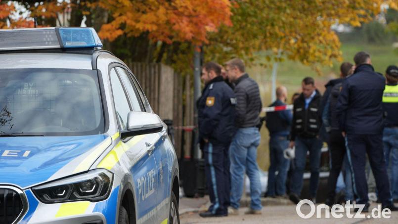 Angehörige wählten nach der Tat den Notruf und riefen die Polizei. Bild: Felix Kirberg/dpa