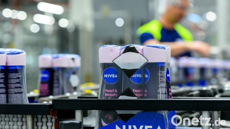 Zur Marke Nivea gehören etwa Deodorants. (Archivbild) Bild: Hendrik Schmidt/dpa