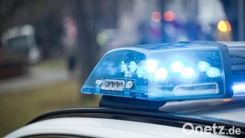 Wie es genau zu dem Unfall kam, war zunächst nicht bekannt. (Symbolbild) Bild: Daniel Vogl/dpa