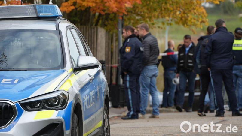 Angehörige wählten nach Angaben der Polizei nach der Tat den Notruf. Bild: Felix Kirberg/dpa