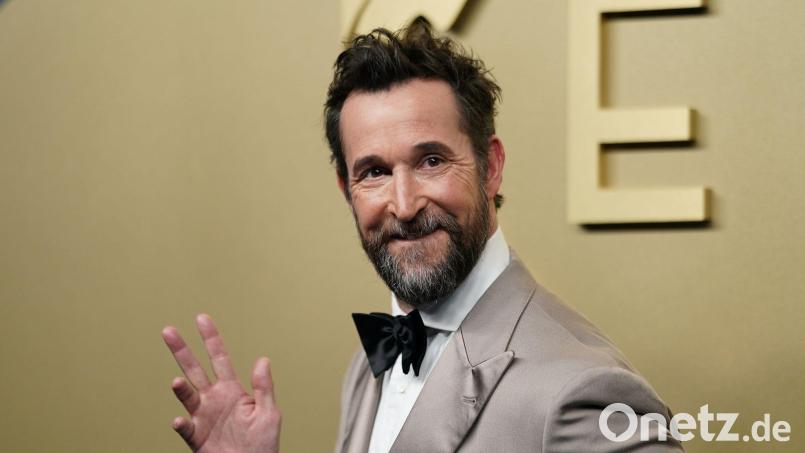 Kürzlich erst gewann Noah Wyle einen weiteren Emmy für seine Rolle in der Krankenhausserie „The Pitt“. (Archivbild) Bild: Richard Shotwell/Invision/AP/dpa