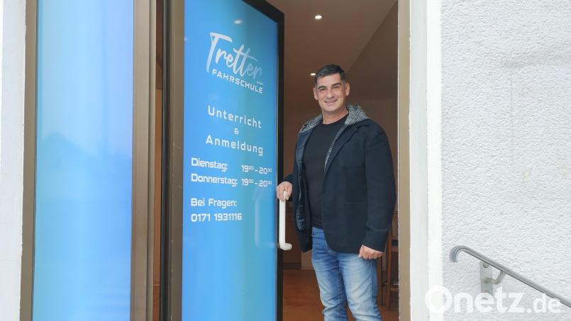 Stefan Tretter hat im September seine vierte Fahrschule eröffnet. Neben Weiden, Parkstein, Altenstadt/WN können Fahrschüler nun auch in Weiherhammer am Theorieunterricht teilnehmen. Bild: Lisa Sebald