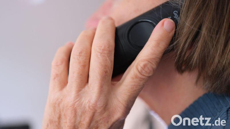 Die mutmaßlichen Betrüger erzählten den Frauen am Telefon, ein Angehöriger hätte einen tödlichen Unfall verursacht. (Symbolbild) Bild: Bernd Weißbrod/dpa