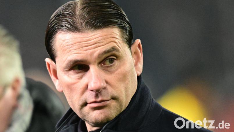 Gerardo Seoane konnte wegen einer Entzündung des Gleichgewichtsnervs zeitweise nicht mehr stehen. (Archivbild) Bild: Bernd Weißbrod/dpa