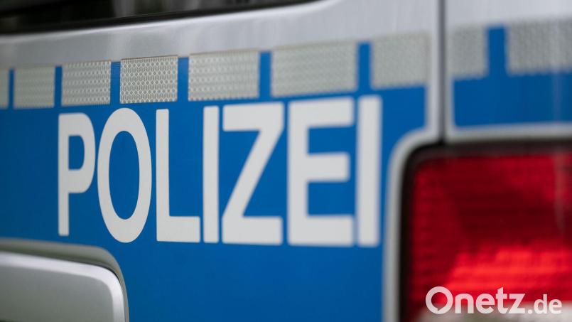 Der Polizeibus war auf dem Weg zur Justizvollzugsanstalt Nürnberg. (Symbolbild) Bild: Marijan Murat/dpa